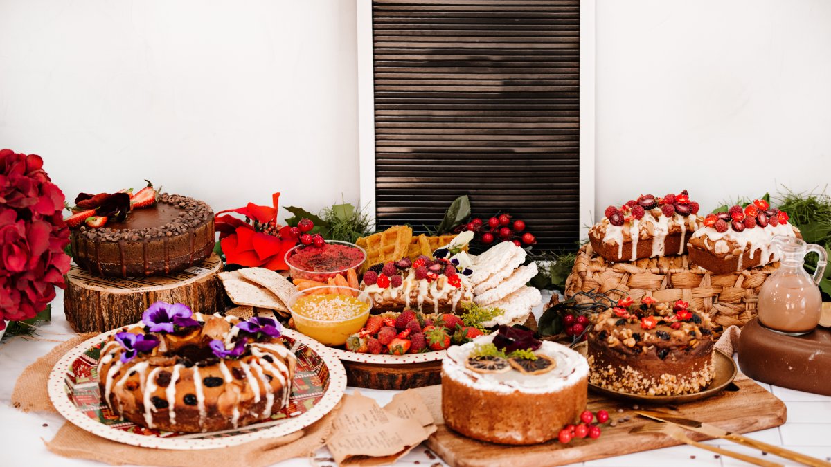 La harina de coco es una buena alternativa. Tiene un dulzor natural y casi no necesita endulzantes.