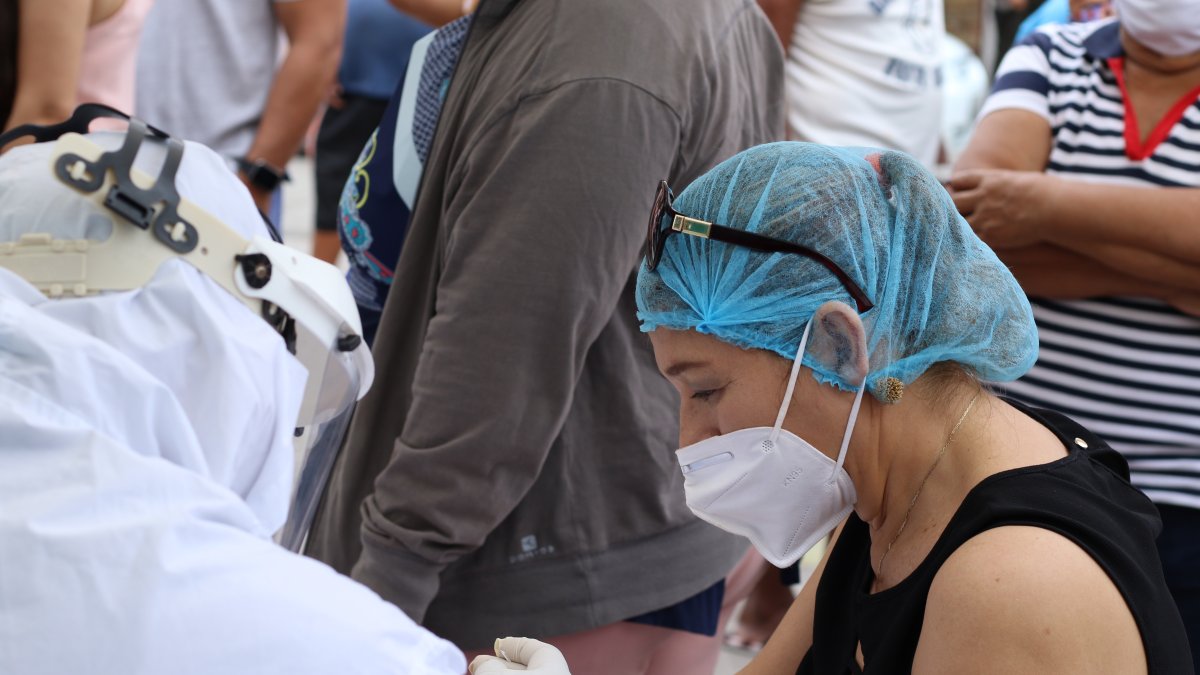 Los controles de coronavirus que se realizan en los barrios de Guayaquil de parte del Municipio de Guayaquil y del Ministerio de Salud.