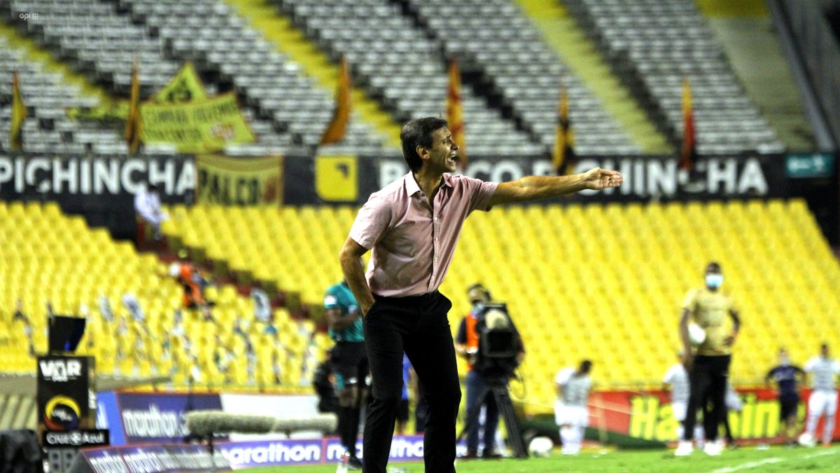 Fabián Bustos sueña con ser campeón con Barcelona.