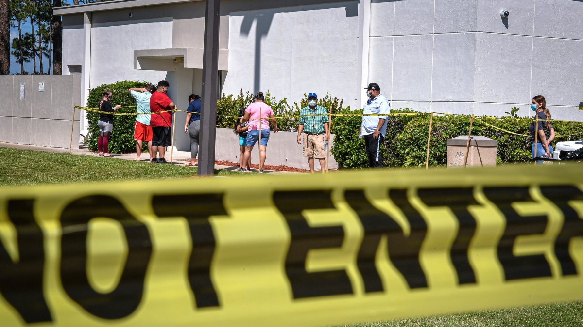 EE.UU. sumó hoy otros 3.254 fallecidos por covid-19 y rebasó los 325.000.