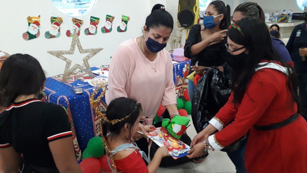 Trescientos niños del sector fueron festejados por la mañana.