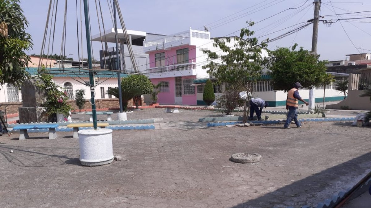 Hecho. El mantenimiento llegó a las áreas verdes de la ciudadela.