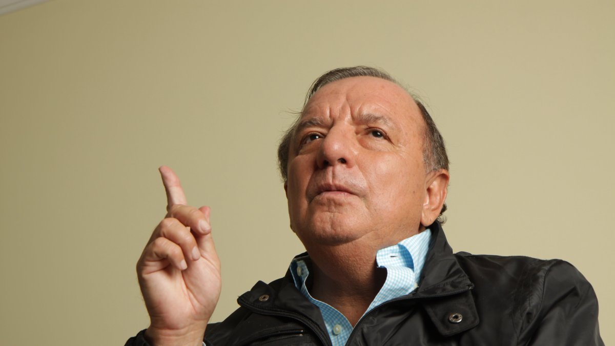 Alvaro Nobo, buscaba su candidatura a la Presidencia de la República.