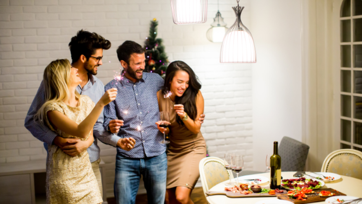 Desde poner dinero en el zapato hasta comer 12 uvas, entre las cábalas.