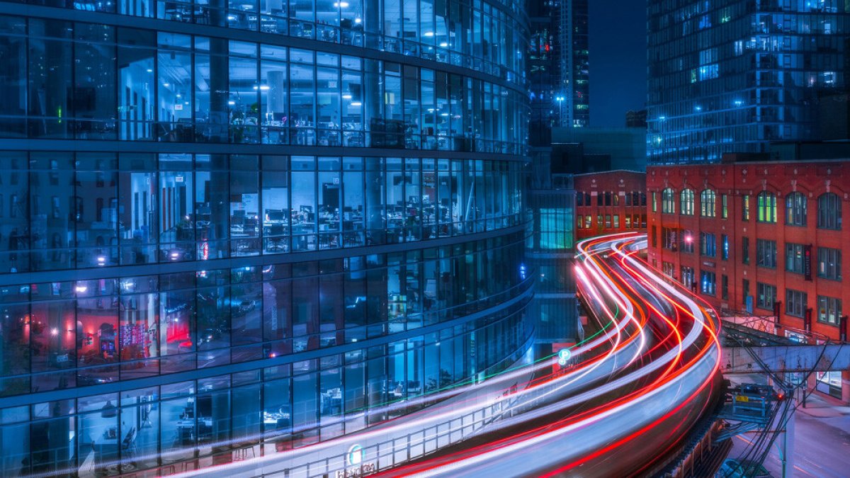 Como luce una vía en Chicago tras la pandemia de la covid-19: desolada.