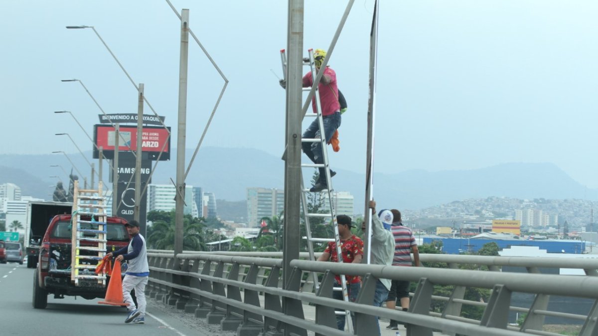 El Puente de la Unidad Nacional ha vuelto a ser utilizado para hacer proselitismo.