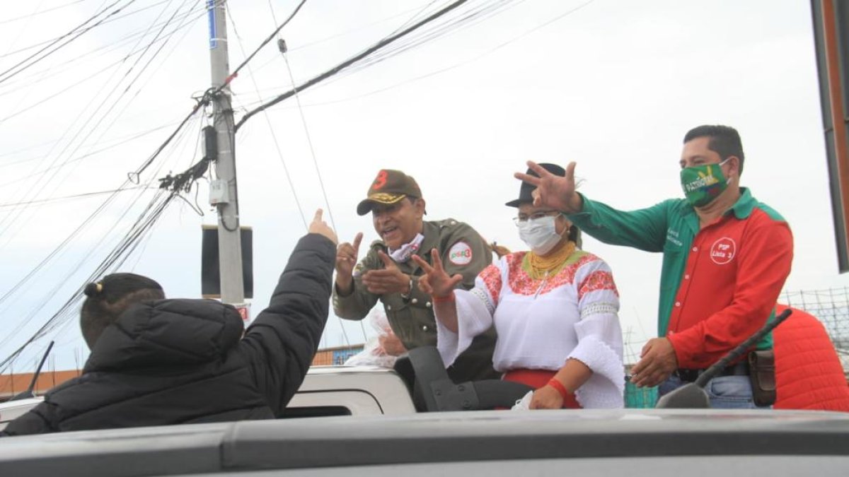 Campaña. El aspirante a la Presidencia por el Partido Sociedad Patriótica, Lucio Gutiérrez, decidió iniciar su campaña con una caravana motorizada.