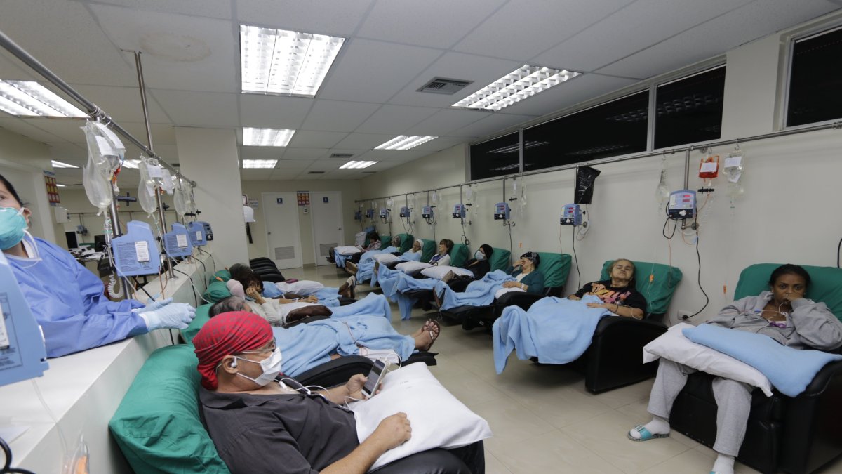 Atención. Los pacientes de cáncer atendidos en el hospital Solca.