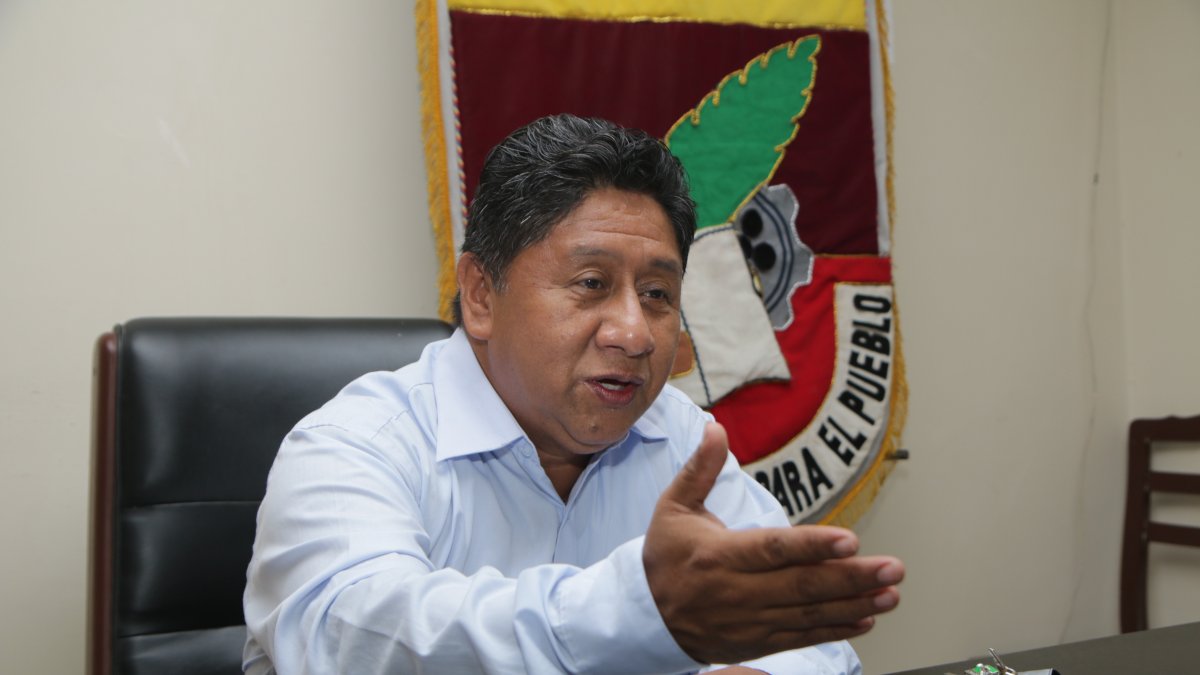 Hilario Beltrán, presidente de la Unión Nacional de Educadores (UNE) Guayas.