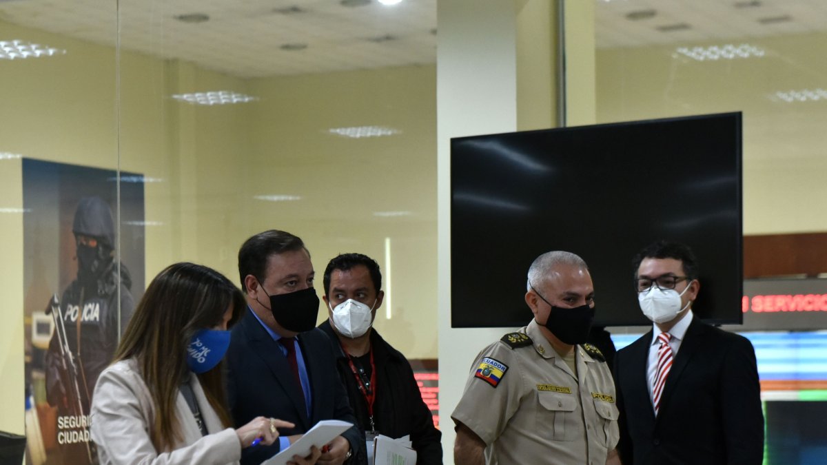 Los integrantes del COE Nacional consideran que la pandemia no se la puede combatir con medidas dispersas y proponen una estrategia nacional.