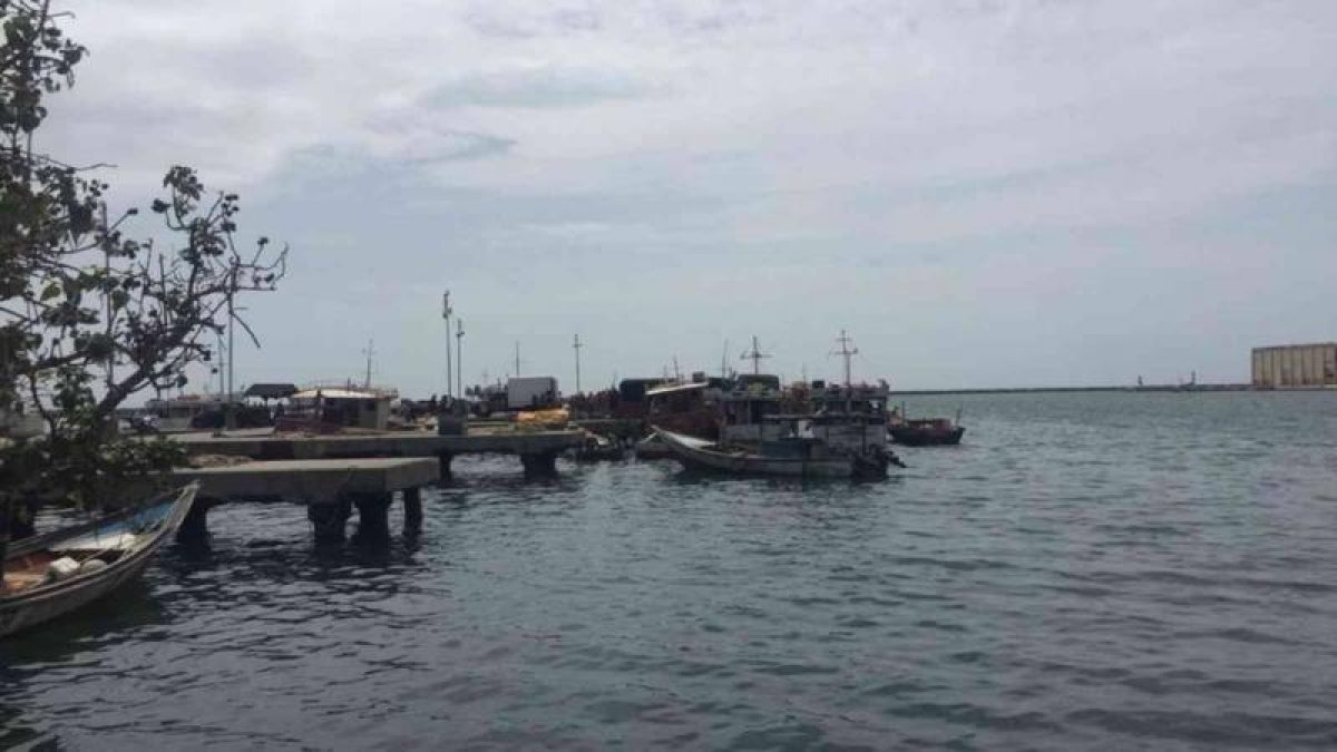 En un principio, la Alcaldía de Acandí informó que la embarcación transportaba a 28 migrantes.