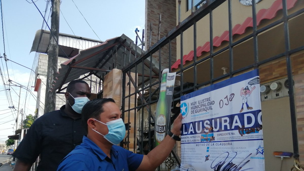 Los establecimientos fueron clausurados ayer por personal de la dirección de Justicia y Vigilancia.