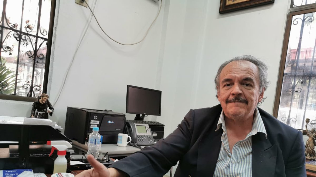 Melvin Hoyos, en su nueva oficina, al sur de la ciudad.