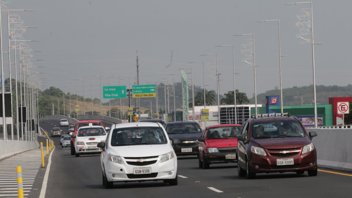 Obra. El puente se inauguró en octubre pasado y tuvo una inversión de 60 millones de dólares. El Municipio de Guayaquil contribuyó con $ 25 millones.