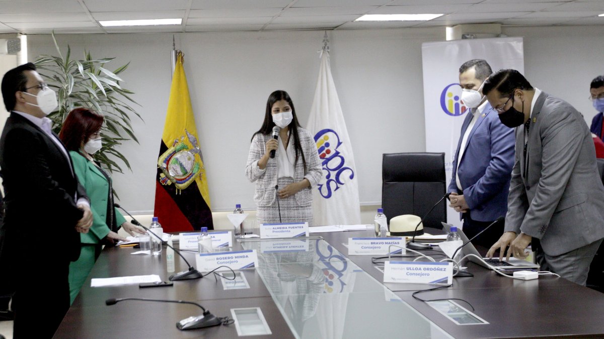 Referencial. Hernán Ulloa (d) se suma al pedido de Bravo para saber qué pasó con las consultas por el vocal del CJ.