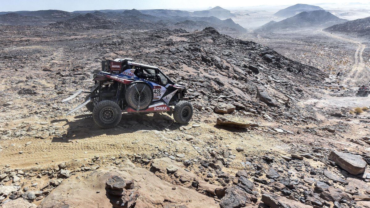 Sebastián Guayasamín retomó la competencia con motor nuevo en su Polaris.