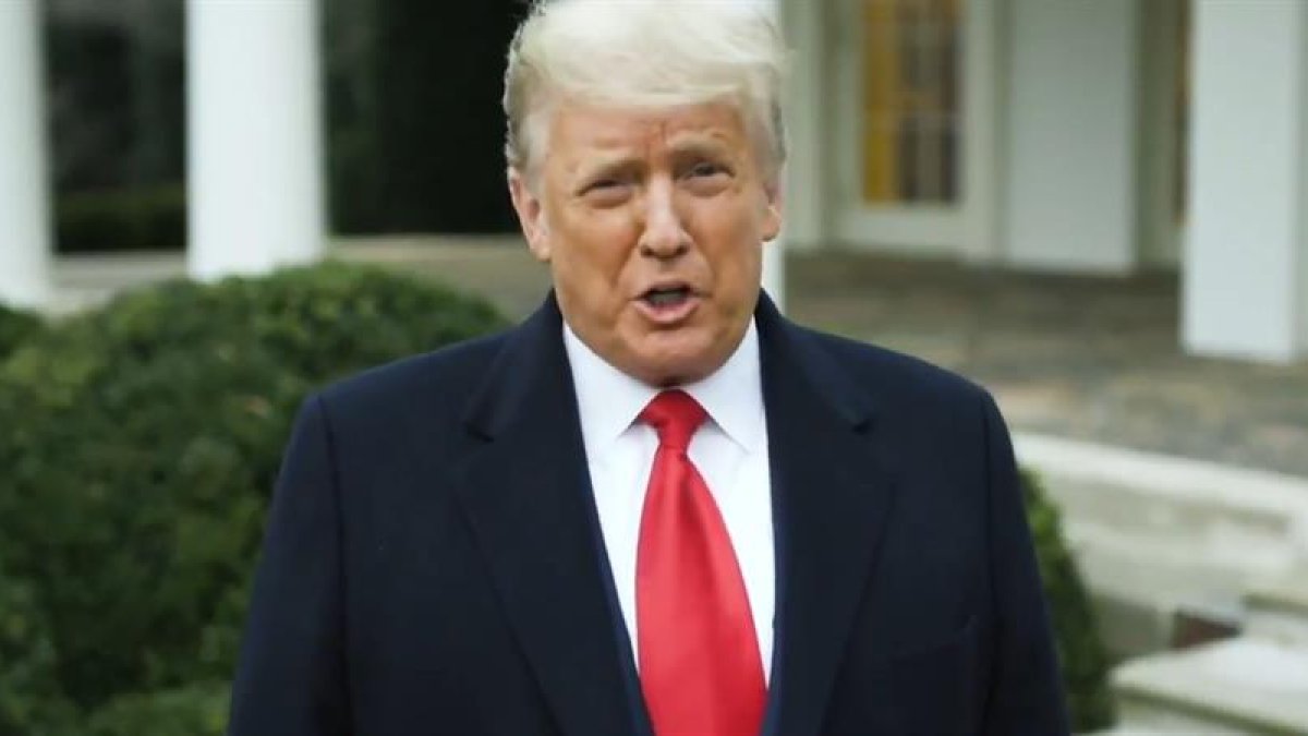 Trump, en un video grabado dirigido a sus seguidores.