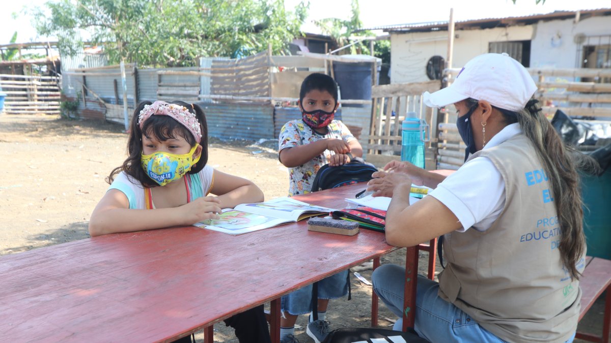 Los tutores que el Municipio de Guayaquil contrató apoyan en la escolaridad de 6.000 niños de Monte Sinaí, quienes en tiempo de pandemia han tenido problemas para continuar con sus estudios.