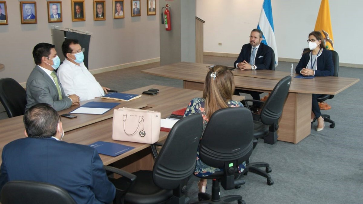 El presidente de la Corte del Guayas, Alfonso Ordeñana, junto con la fiscal provincial Yanina Villagómez, encabezaron la reunión con jueces de Flagrancia.