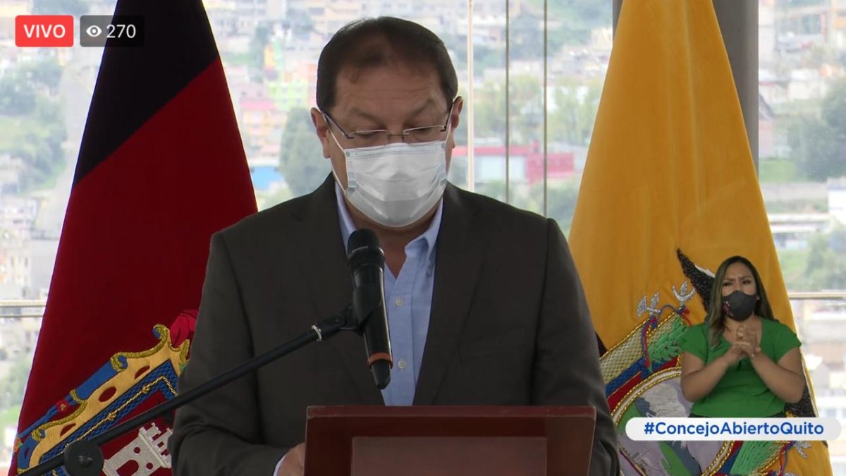 Santiago Guarderas tomó el control de la sesión.