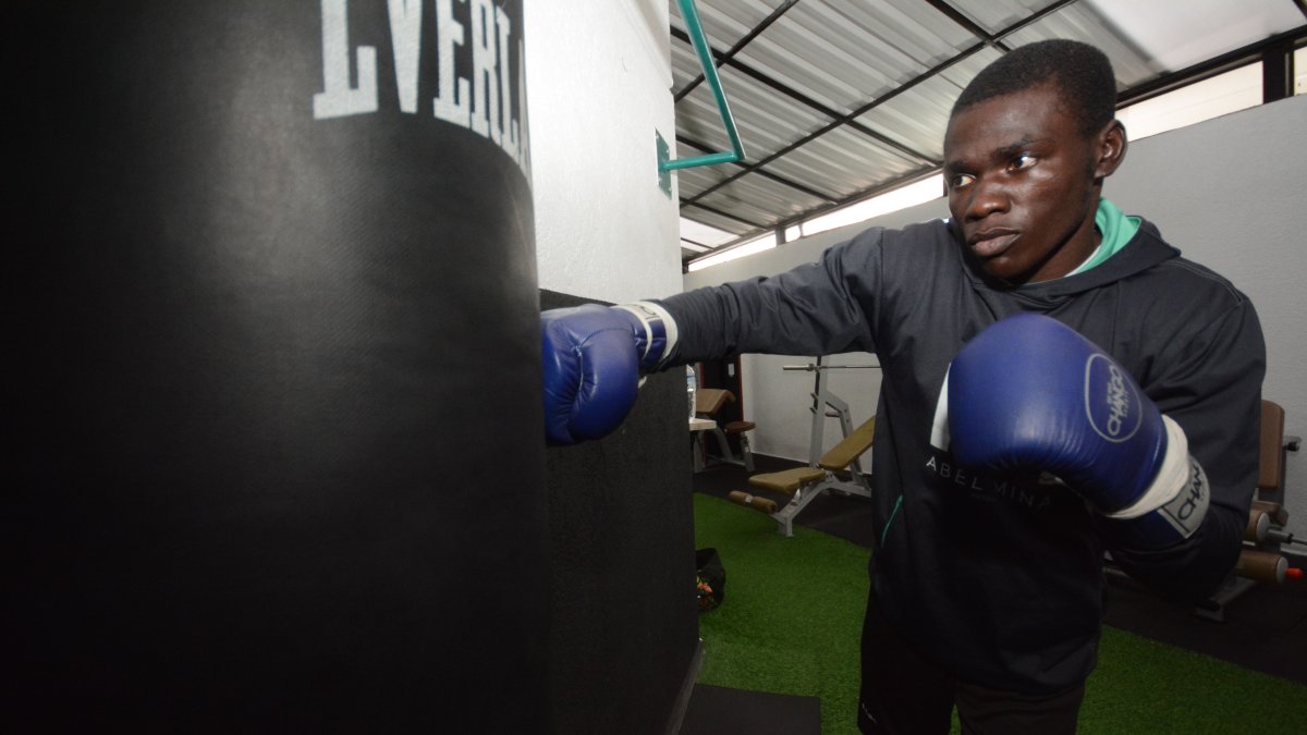 Abel Mina tiene claro que los golpes con la derecha serán claves en su objetivo de derrotar al venezolano Johan González, en la velada en Panamá y que será transmitida por Directv.