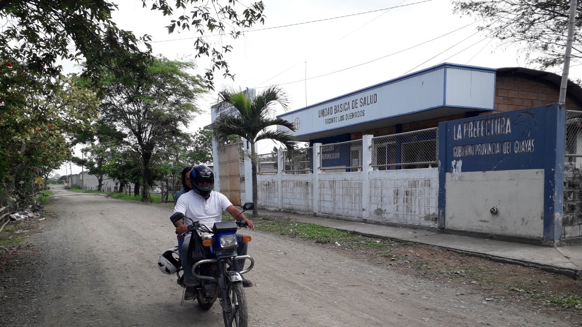Los Quemados. La edificación del subcentro médico, en el cantón de Daule, que hace 10 años no atiende.