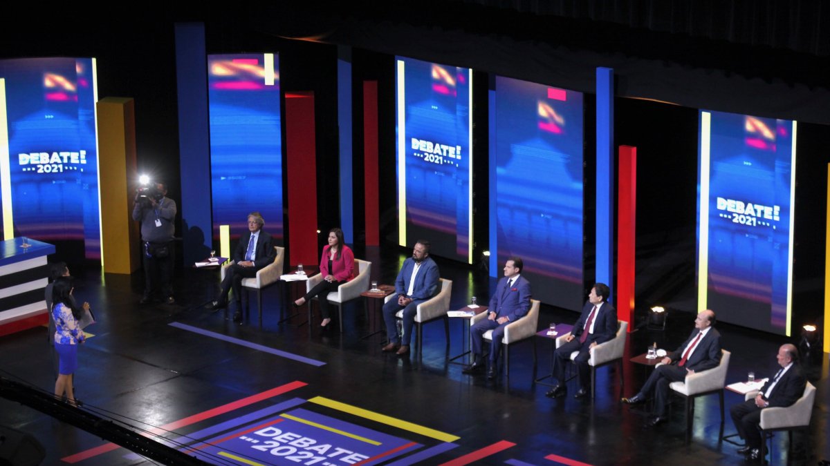 La Casa de la Cultura Ecuatoriana fue la sede del primer encuentro. Falta la comparecencia de siete candidatos más.