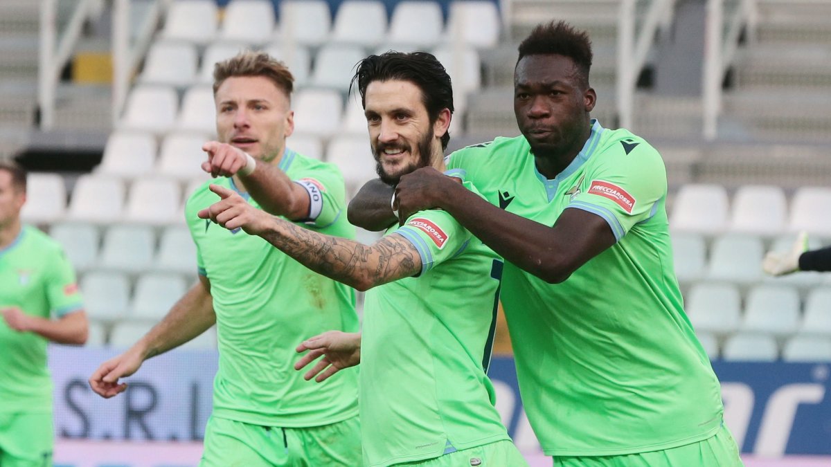 Luis Alberto (centro) celebra con Felipe Caicedo (derecha) y Ciro Immobile (izquierda) el primer gol del partido.