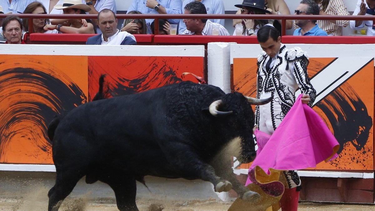 Referencial. En 2008, durante la reforma constitucional el 50 % de habitantes votaron para que se elimine esta tradición.