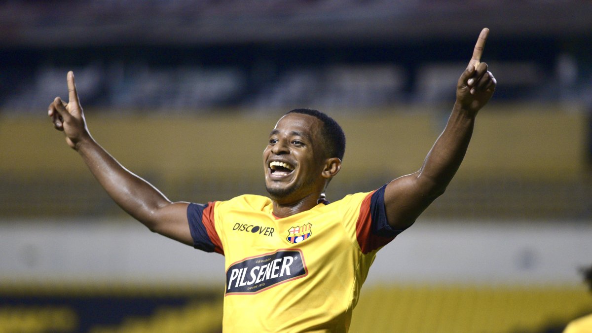 Nixon Molina, mediocampista de Barcelona, se convirtió en un factor clave para el cetro canario.