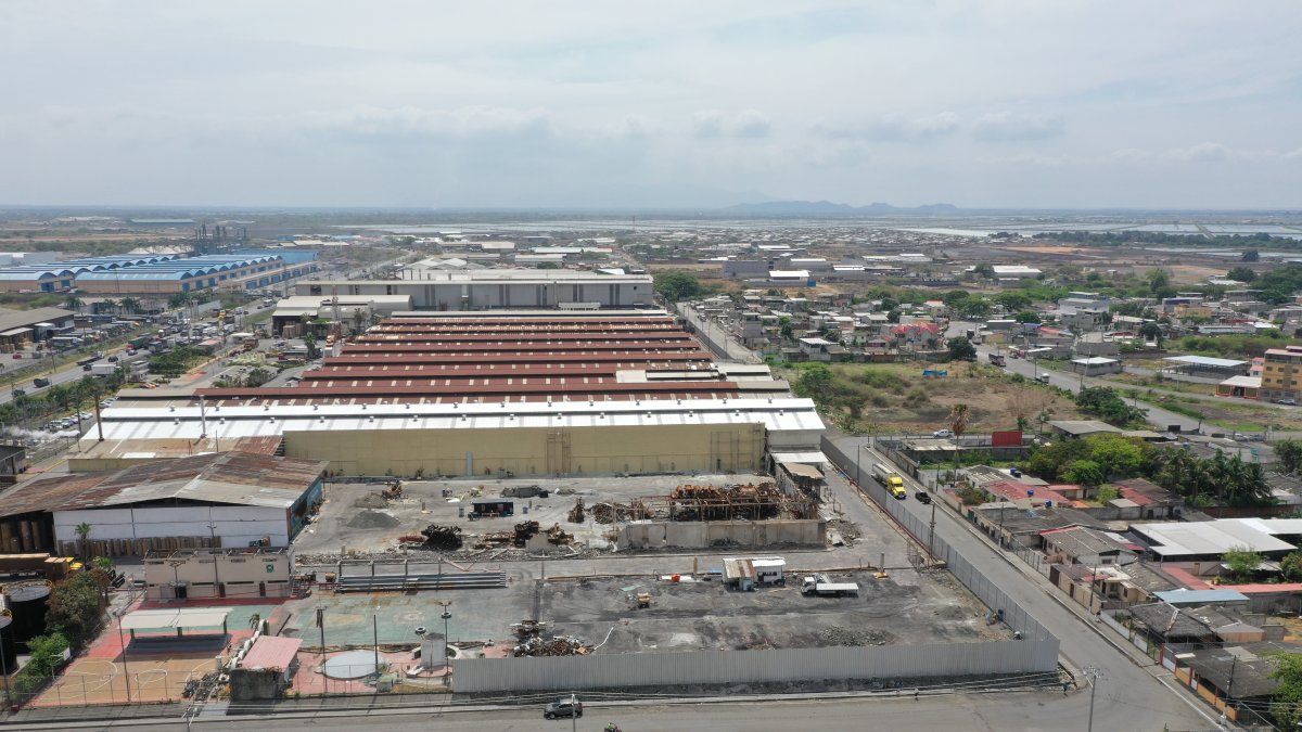 La zona donde en noviembre pasado se registró un incendio. Brisas de Santay limita con industrias.