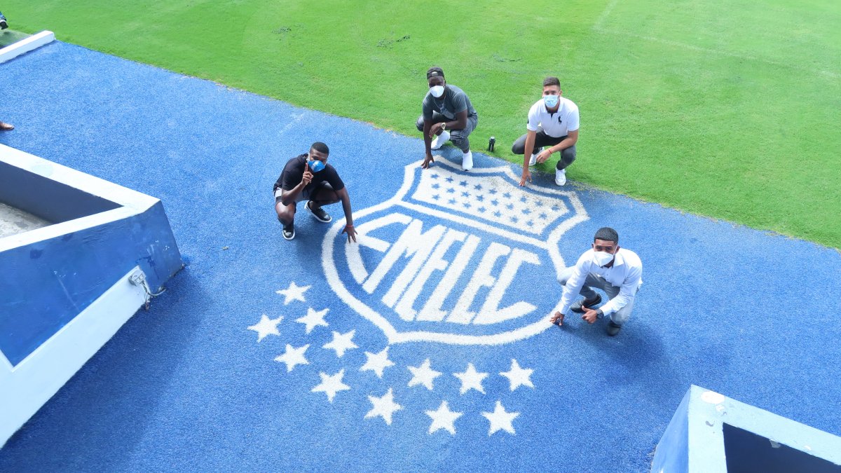 Cuatro de los jugadores que fueron ascendidos al primer equipo de Emelec.