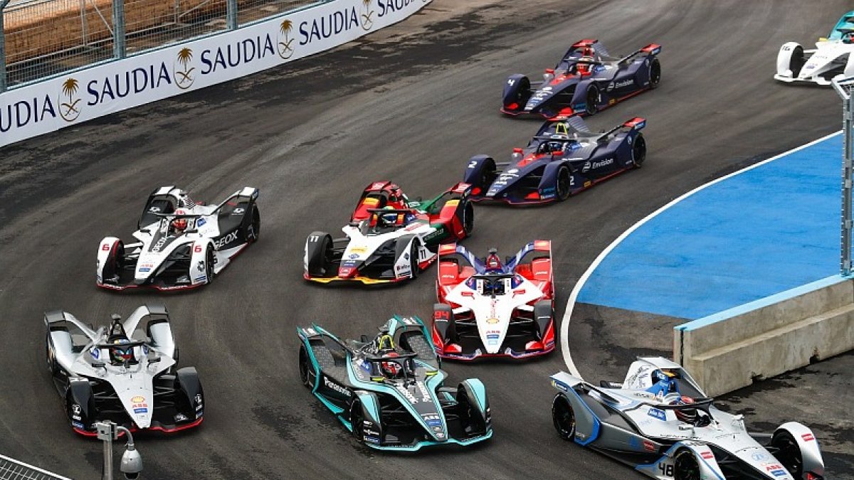 Competencia. Hoy en día 12 equipos integran el torneo de Fórmula E.