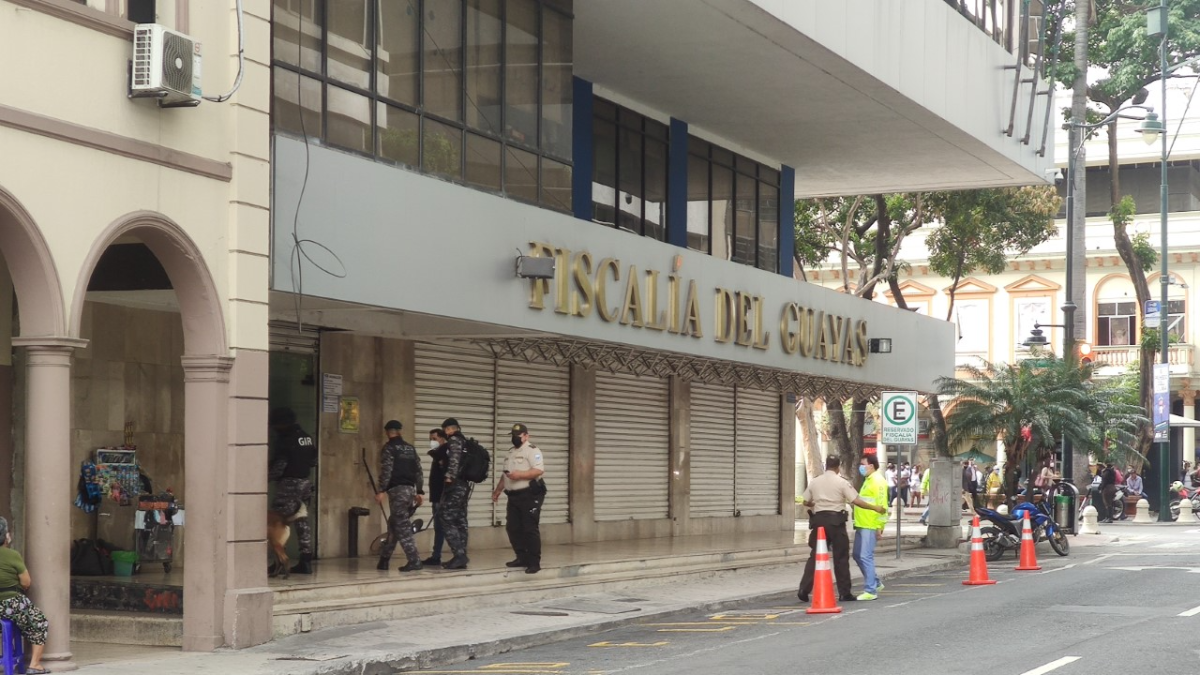 Hasta ahora no hay pronunciamiento oficial que confirme la existencia de algún elemento explosivo en las instalaciones.