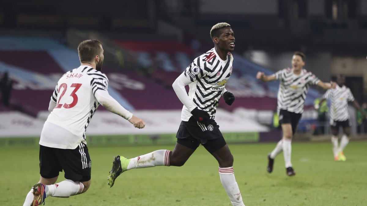 Paul Pogba del Manchester United celebra el gol que le dio la victoria sobre Burnley