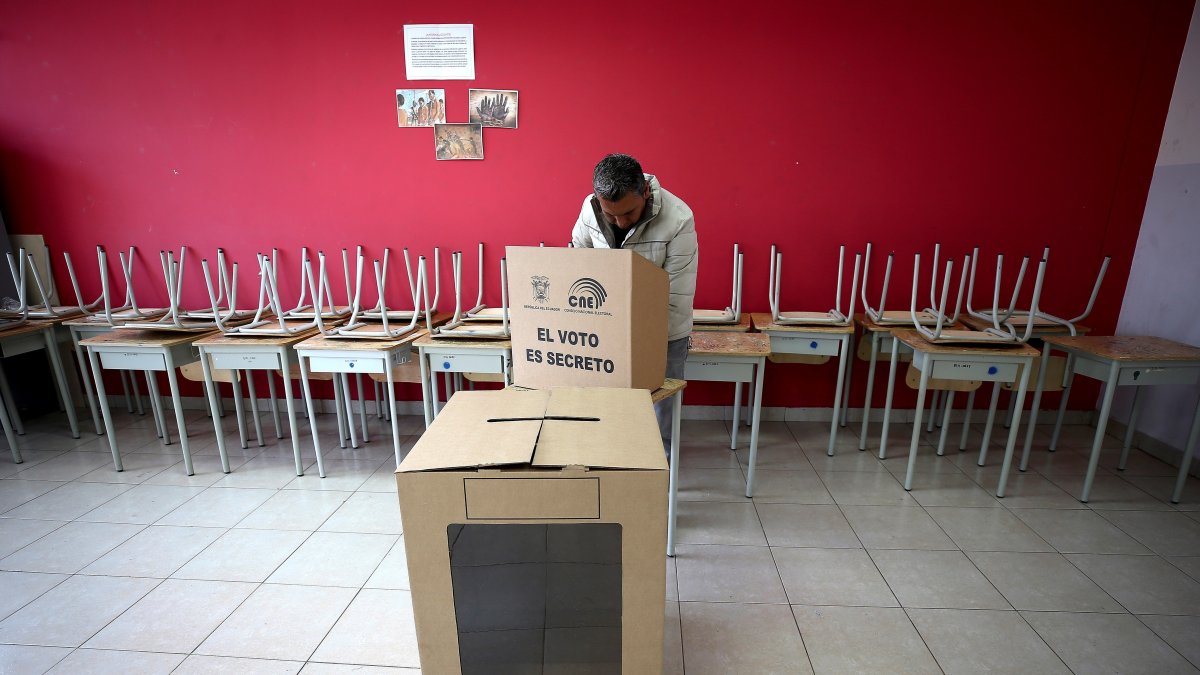 El Comité de Operaciones de Emergencia (COE) Nacional entregó este martes al Consejo Nacional Electoral (CNE) el denominado Protocolo General para prevención de la propagación de la covid-19.