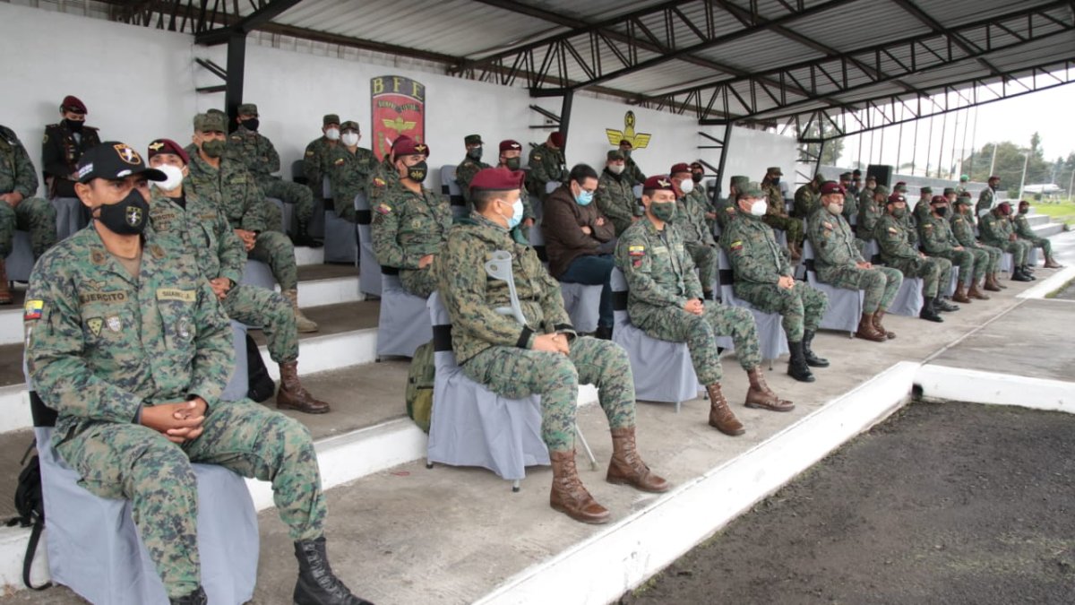 Asistencia. El viernes 8 de enero cerca de medio centenar de militares acudió a la Brigada Patria de Latacunga para la reconstrucción del 30S.