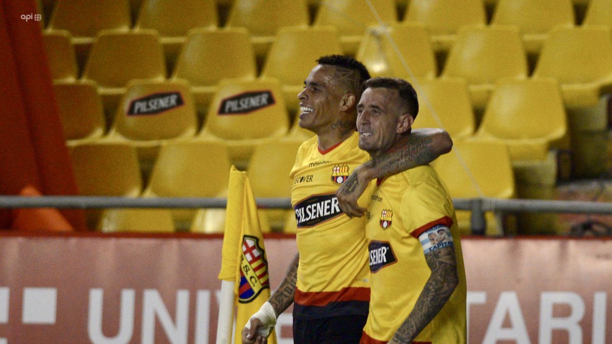 Damián Díaz (d) y Jonatan Álvez tenían los sueldos más elevados en Barcelona. El segundo ya se fue.