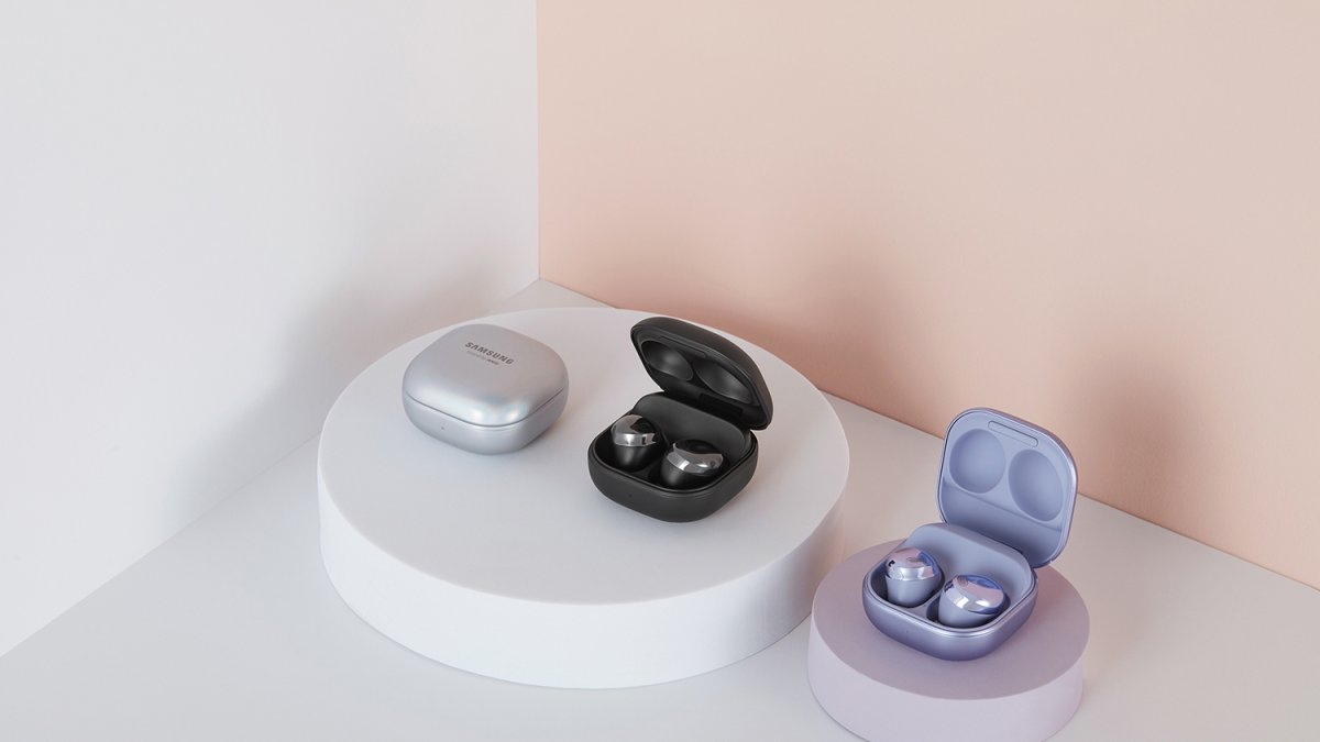 El estuche tendrá el mismo color que los auriculares que compremos, disponibles en blanco, negro y morado.