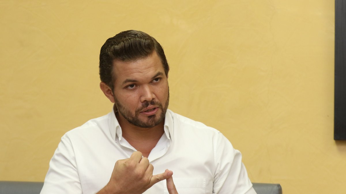 Es la primera participación de Mario Cuvi en política electoral.