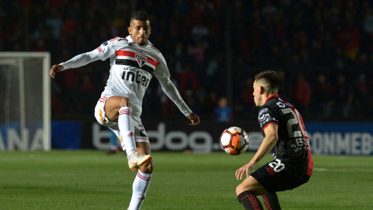 Joao Rojas (i) lleva varios años en el fútbol del exterior.