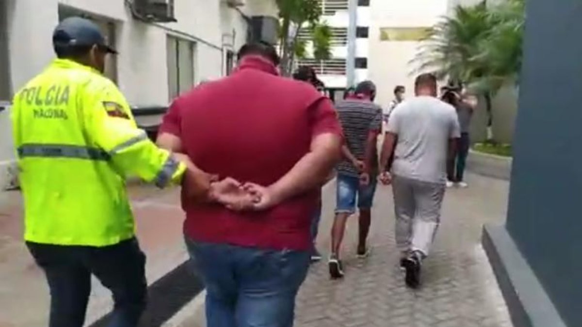 La Policía detuvo a los involucrados luego de que intentaron escapar en un vehículo.