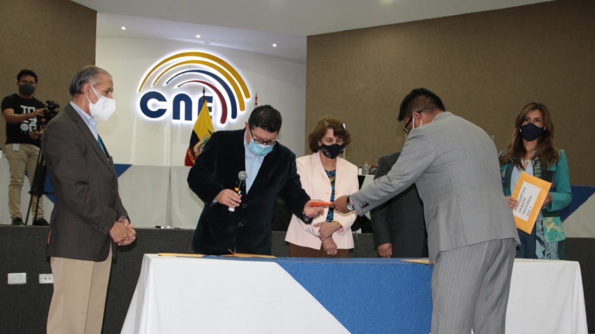 El Comité Nacional de Debates elaboró 64 preguntas divididas en 64 grandes temáticas.