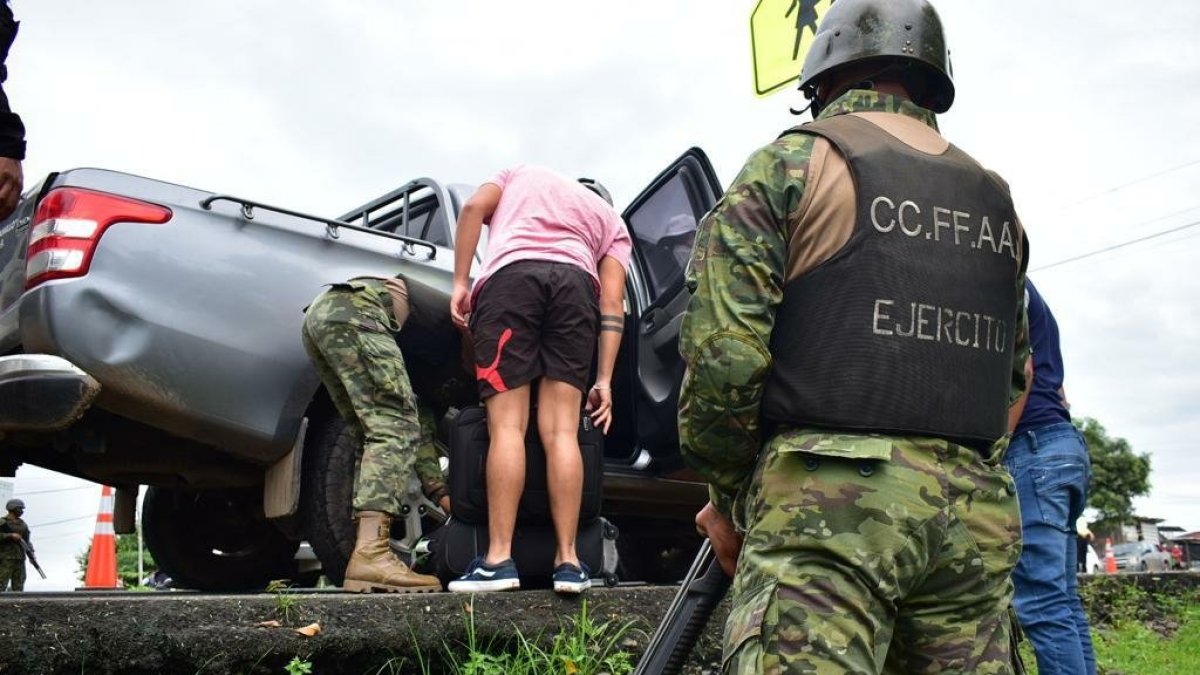 Operativos. En los controles también participaron elementos de las Fuerzas Armadas.