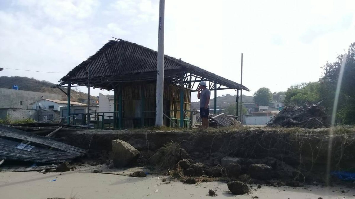 En la comuna San Pedro el mar llegó hasta las cabañas.