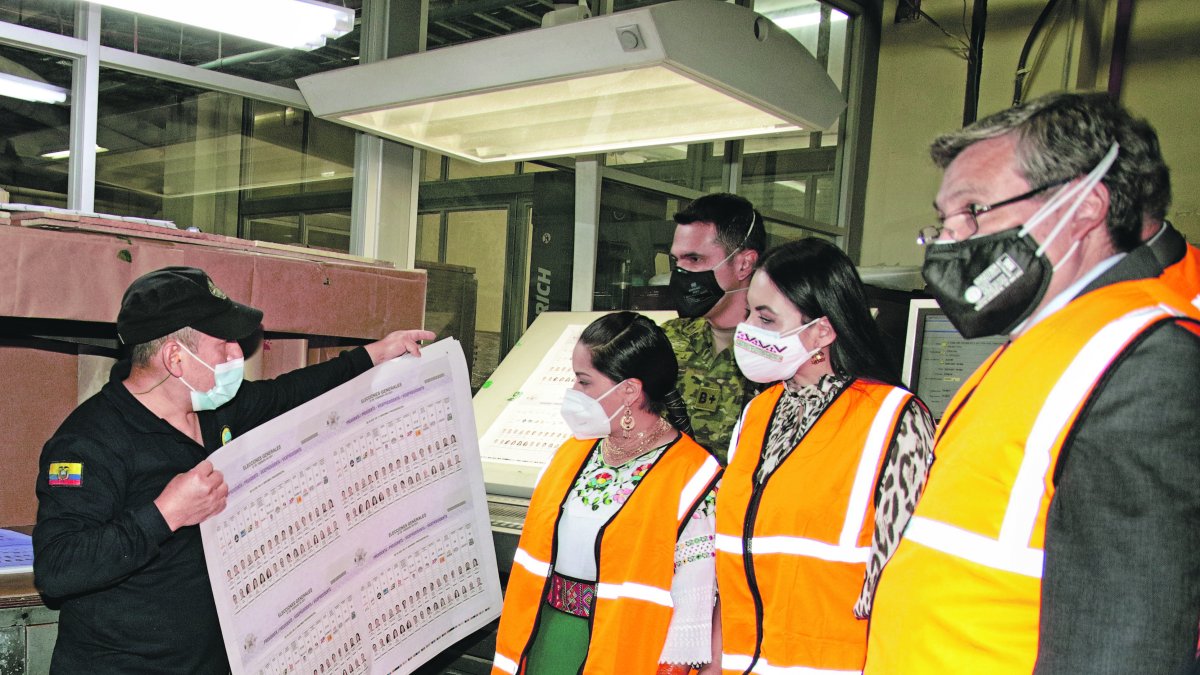 La semana pasada los consejeros electorales constataron el avance en la impresión de papeletas.