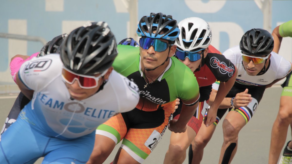 Élite. Jorge Bolaños (d) y Renato Campana (segundo desde la izquierda) acudirán a la cita colombiana como parte de su preparación .