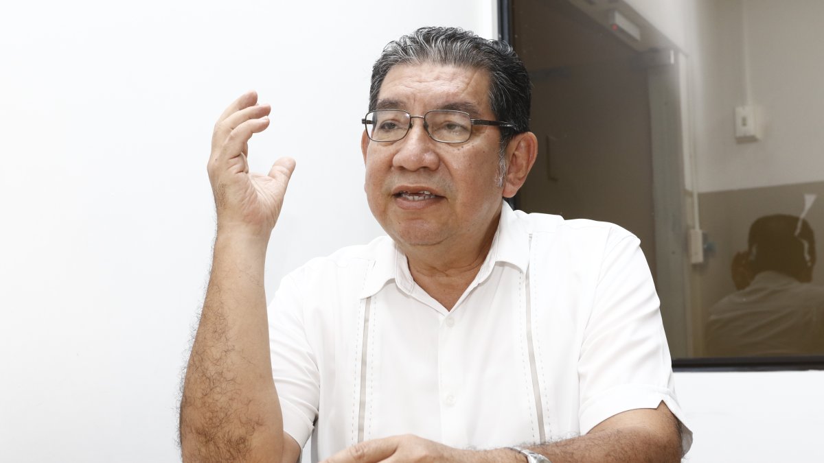 El candidato es máster en Proyectos Educativos y Sociales y tiene un diplomado en Diseño de Proyectos y otro en Liderazgo y Docencia.