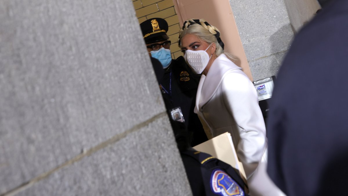 Será la segunda vez que Gaga vaya a cantar el himno nacional estadounidense en un evento público, pues anteriormente ya lo interpretó en el Super Bowl de 2016.