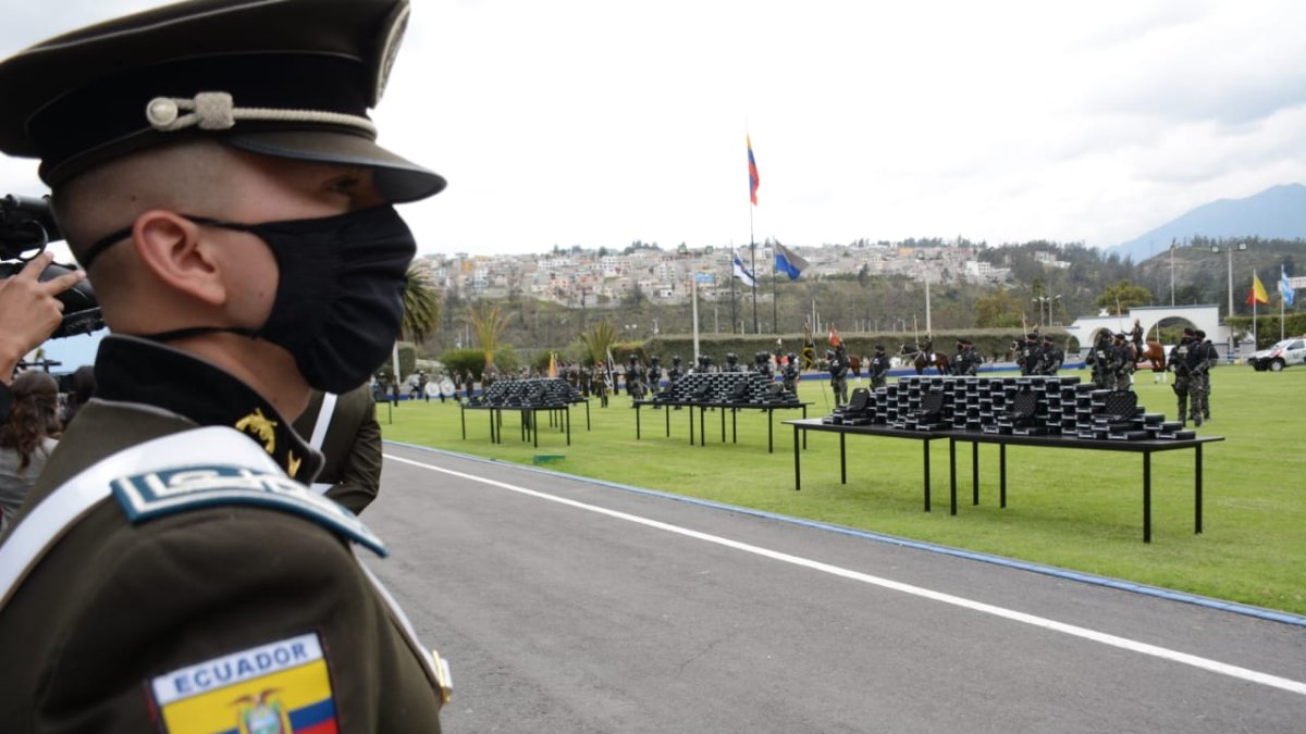 Ceremonia. En la Escuela Superior de Policía de Pusuquí se entregaron 8.424 armas para la Policía.